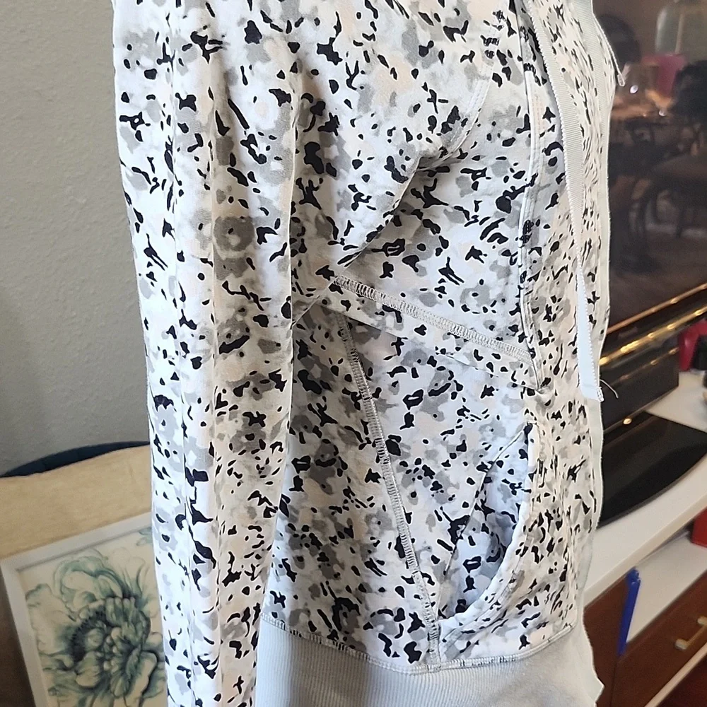 Lululemon Athletica Silver/Gray Asana Jacket - Picture 9 of 15